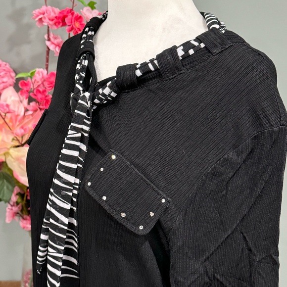 Shin Long Short Sleeve with Neck Tie Up - Picture 2 of 12